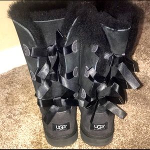 🟢Black UGG boots with black ribbon in the back‼️